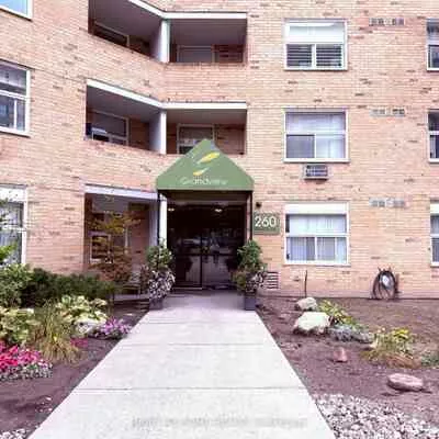 260, Davis, Central Newmarket, Newmarket