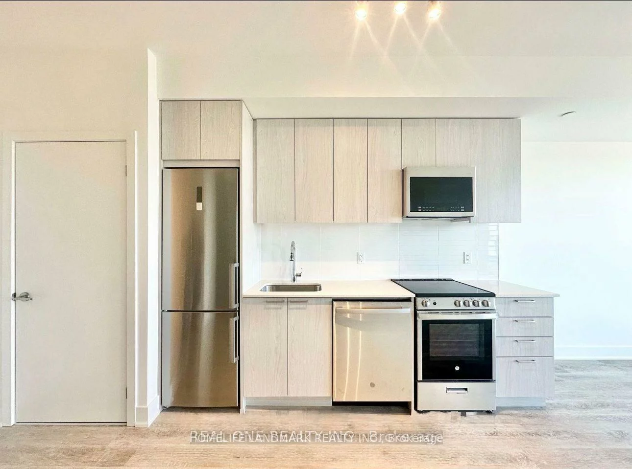 185, Deerfield, Central Newmarket, Newmarket