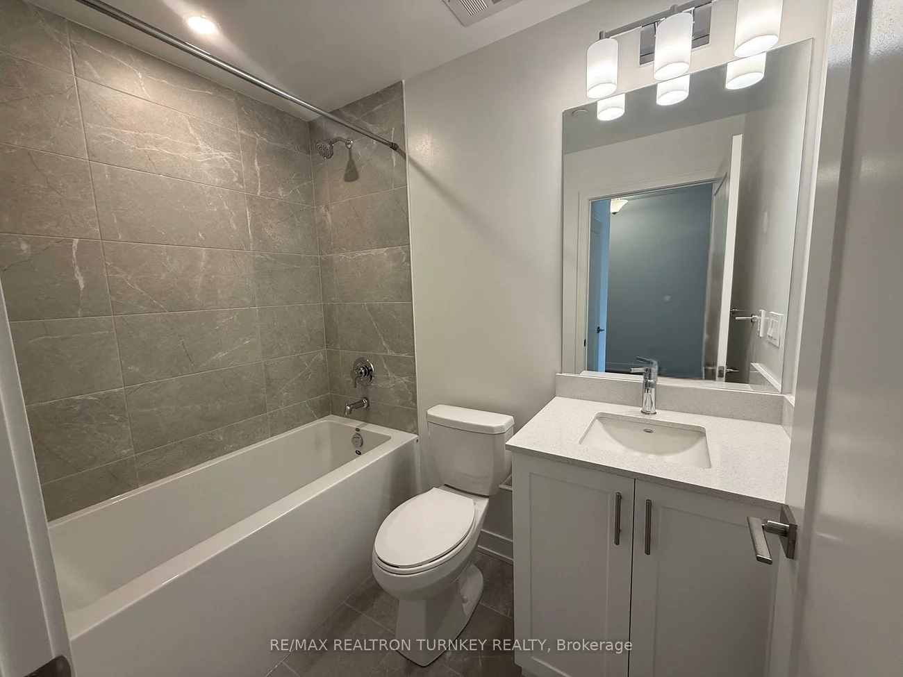 715, Davis, Huron Heights-Leslie Valley, Newmarket