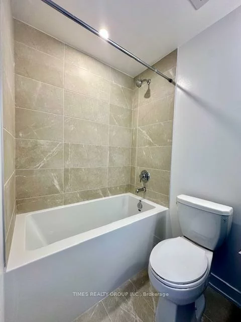 715, Davis, Huron Heights-Leslie Valley, Newmarket