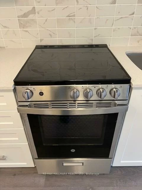 705, Davis, Huron Heights-Leslie Valley, Newmarket