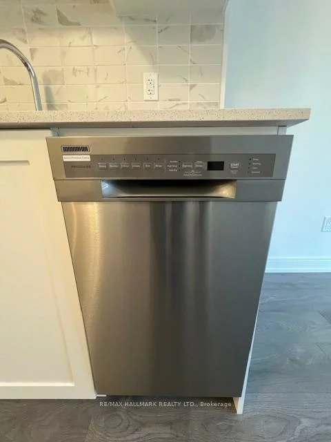 705, Davis, Huron Heights-Leslie Valley, Newmarket