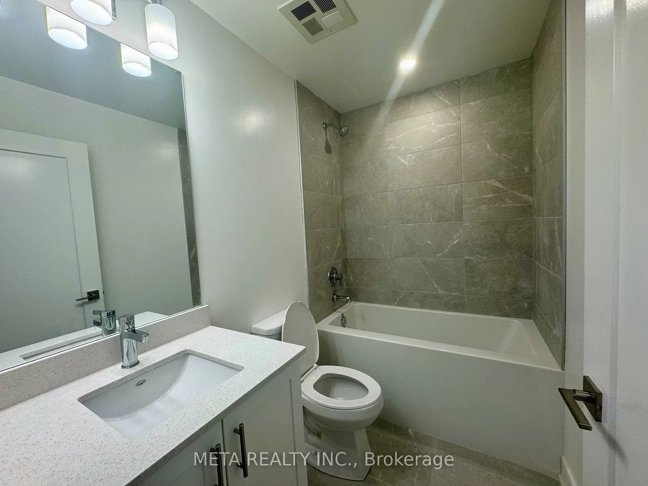 693, Davis, Huron Heights-Leslie Valley, Newmarket