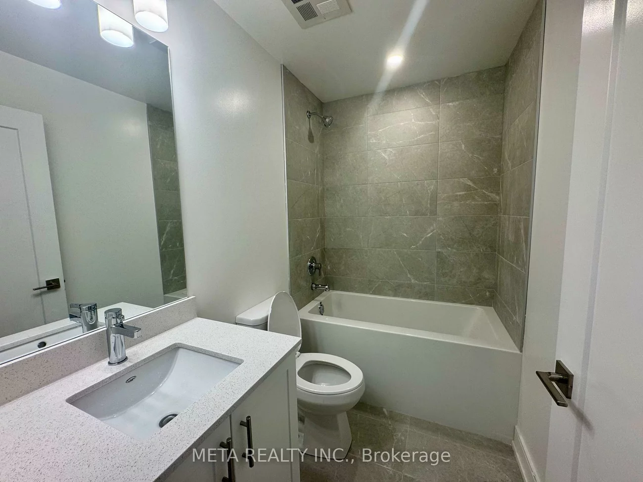 693, Davis, Huron Heights-Leslie Valley, Newmarket