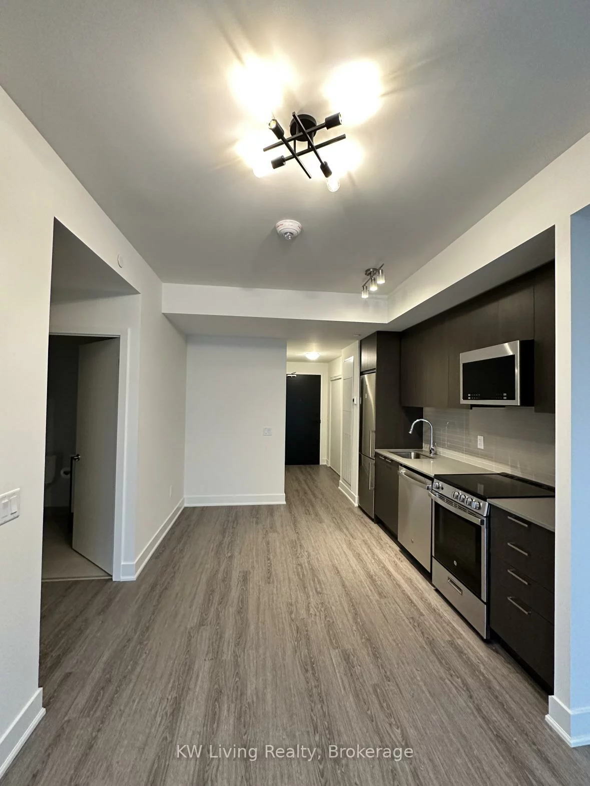 185, Deerfield, Central Newmarket, Newmarket