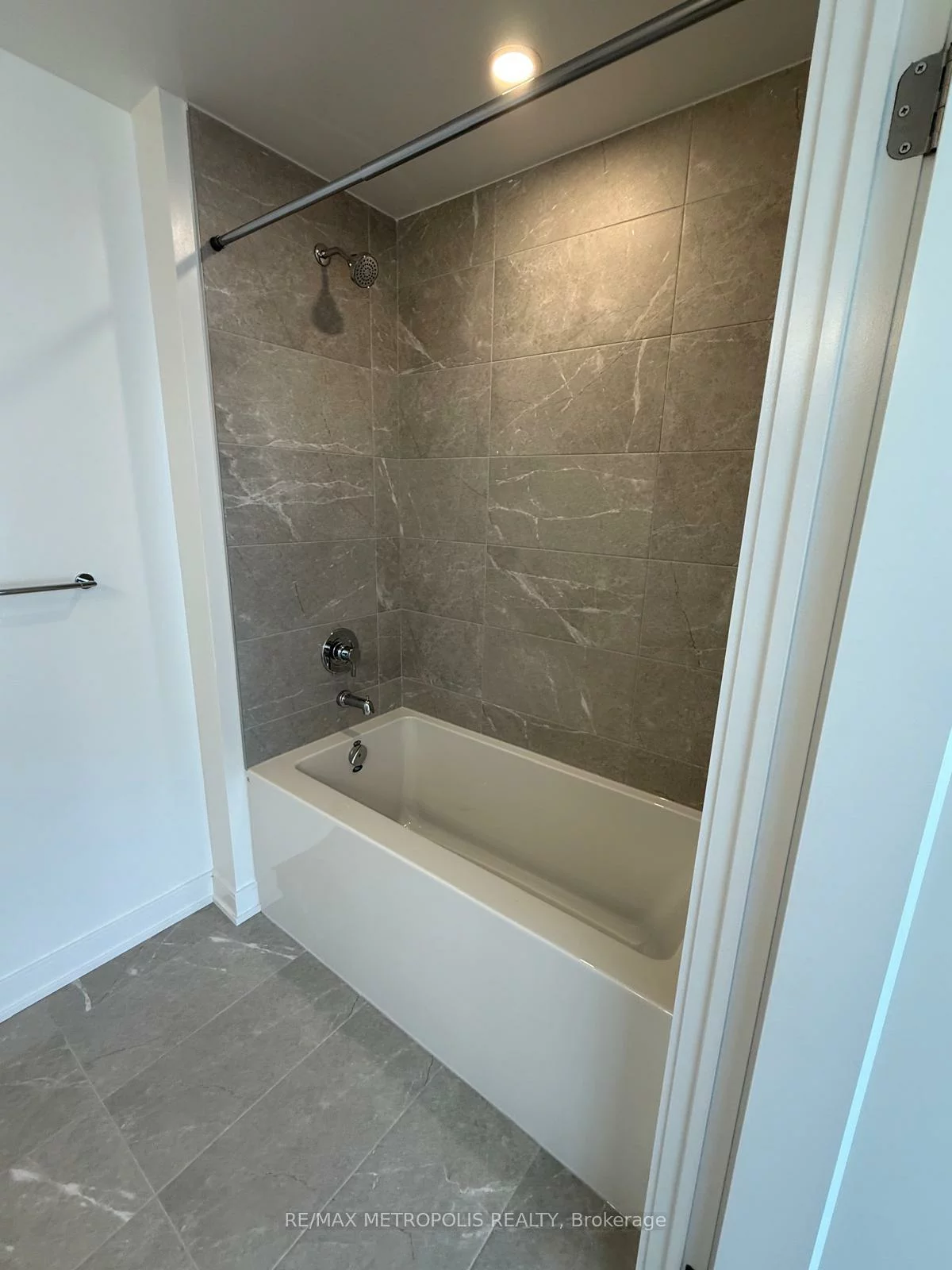 705, Davis, Huron Heights-Leslie Valley, Newmarket