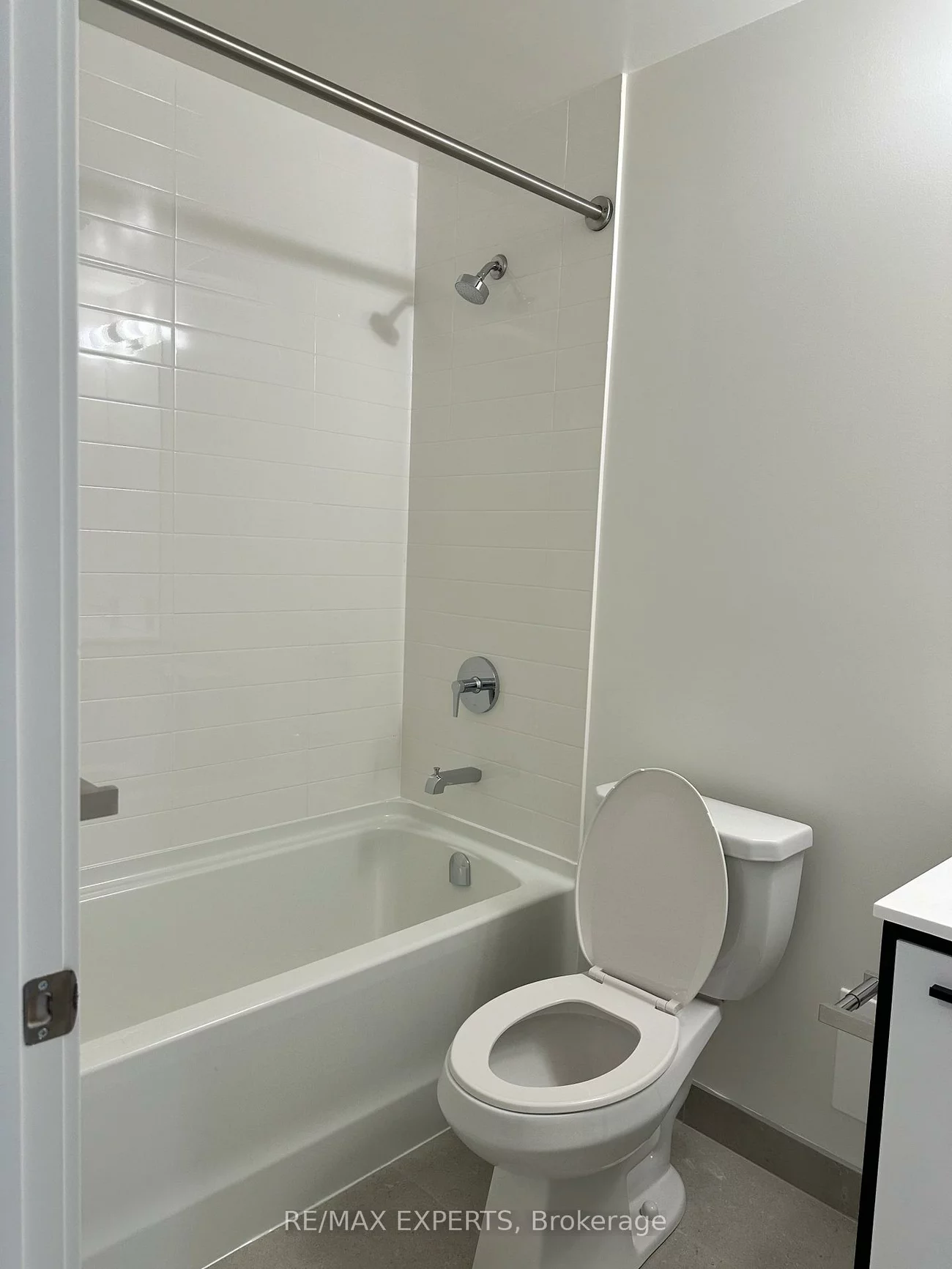 185, Deerfield, Central Newmarket, Newmarket