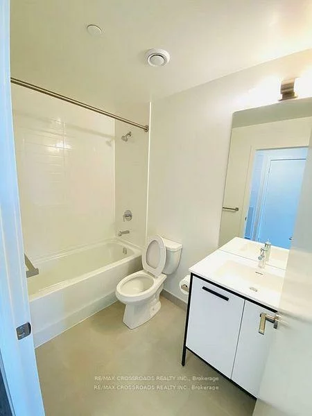 185, Deerfield, Central Newmarket, Newmarket