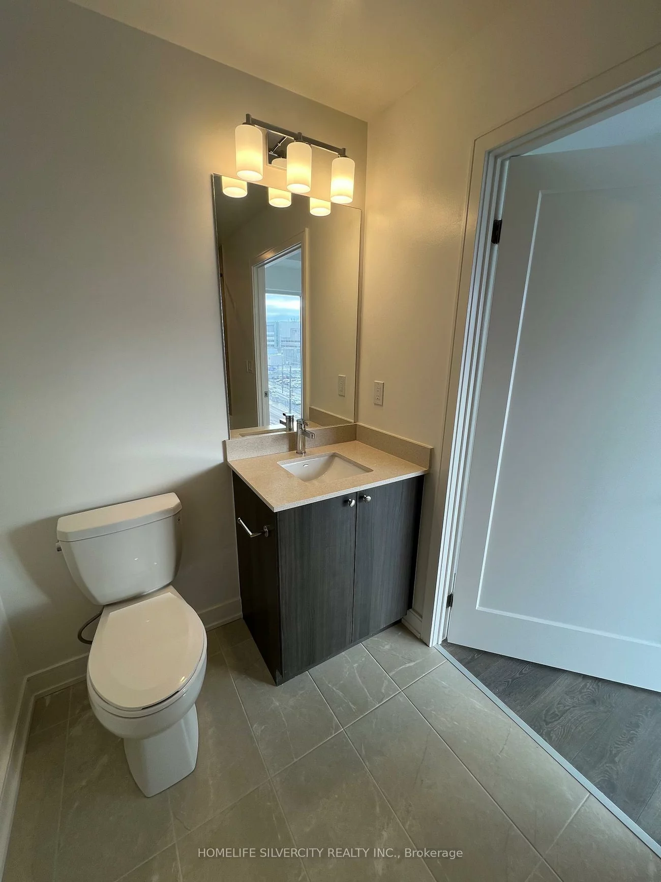 705, Davis, Central Newmarket, Newmarket