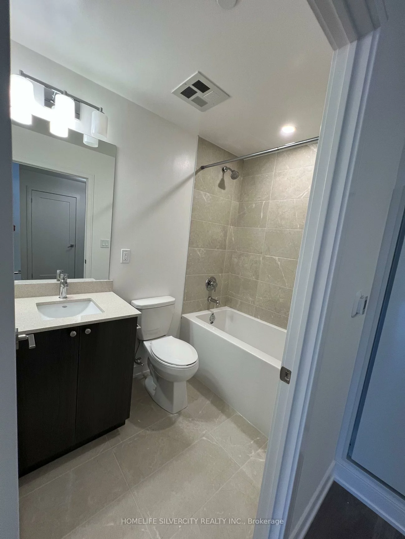 705, Davis, Central Newmarket, Newmarket