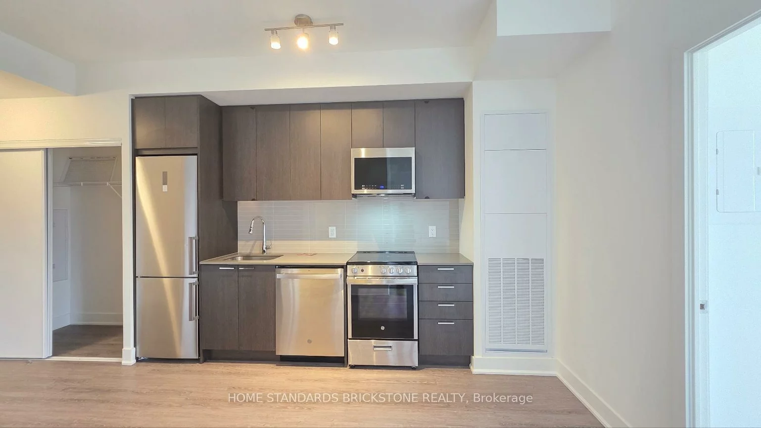 185, Deerfield, Central Newmarket, Newmarket