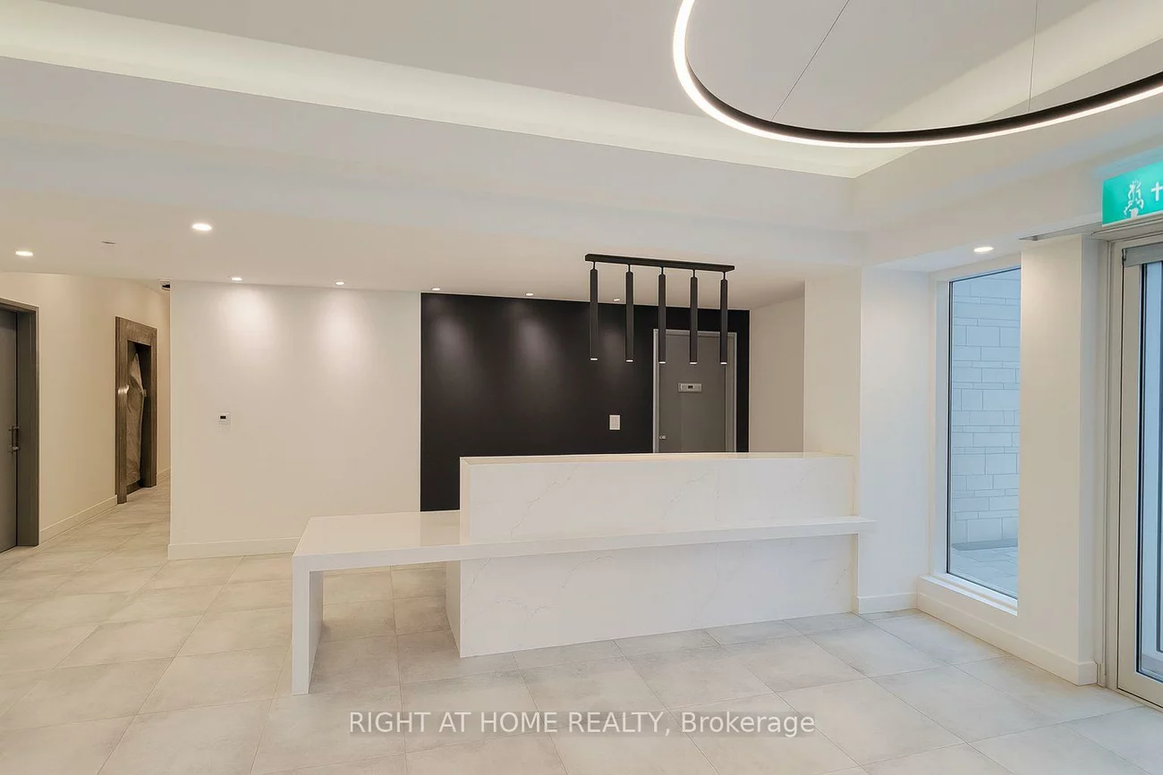 715, Davis, Huron Heights-Leslie Valley, Newmarket