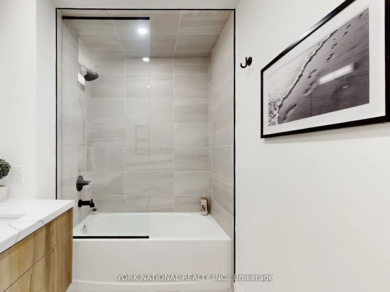 49, Charles, Central Newmarket, Newmarket