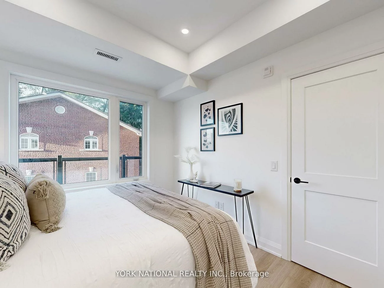 49, Charles, Central Newmarket, Newmarket