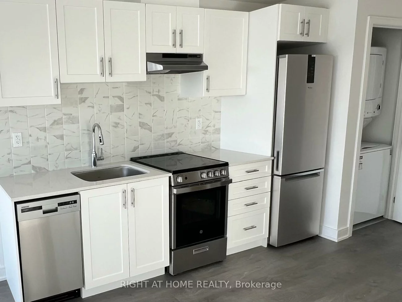 705, Davis, Huron Heights-Leslie Valley, Newmarket