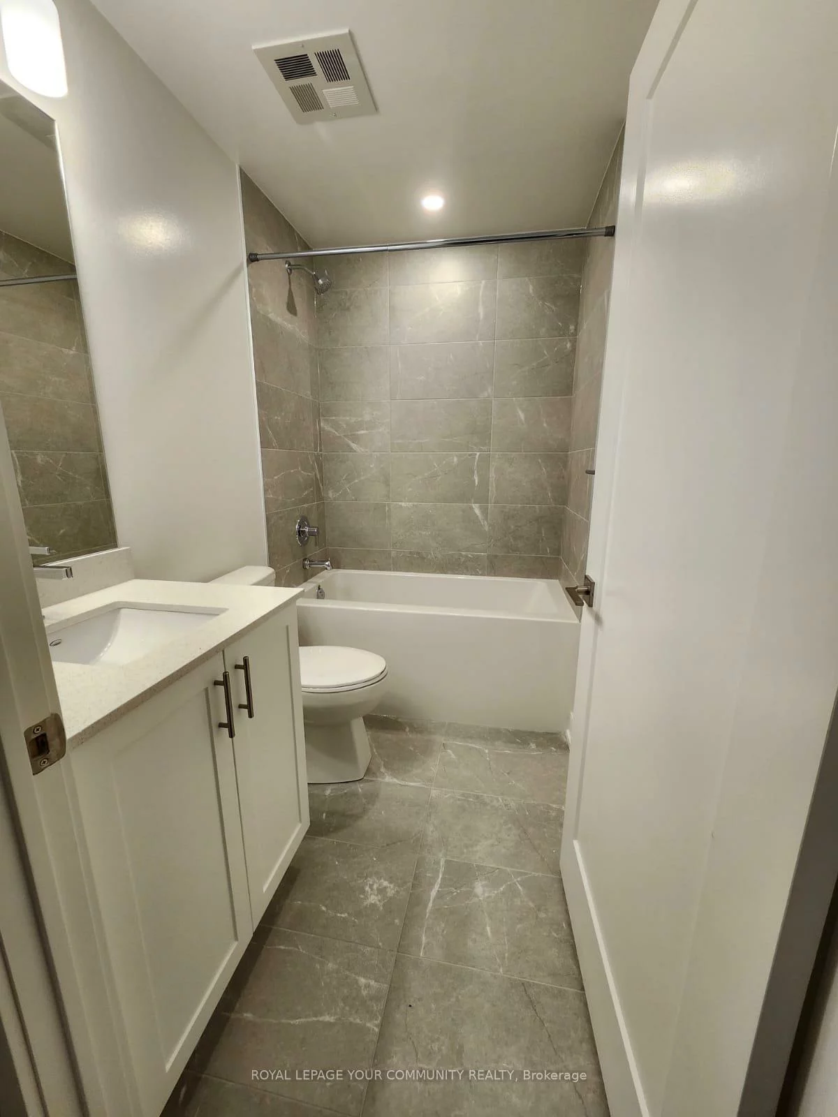 693, Davis, Huron Heights-Leslie Valley, Newmarket