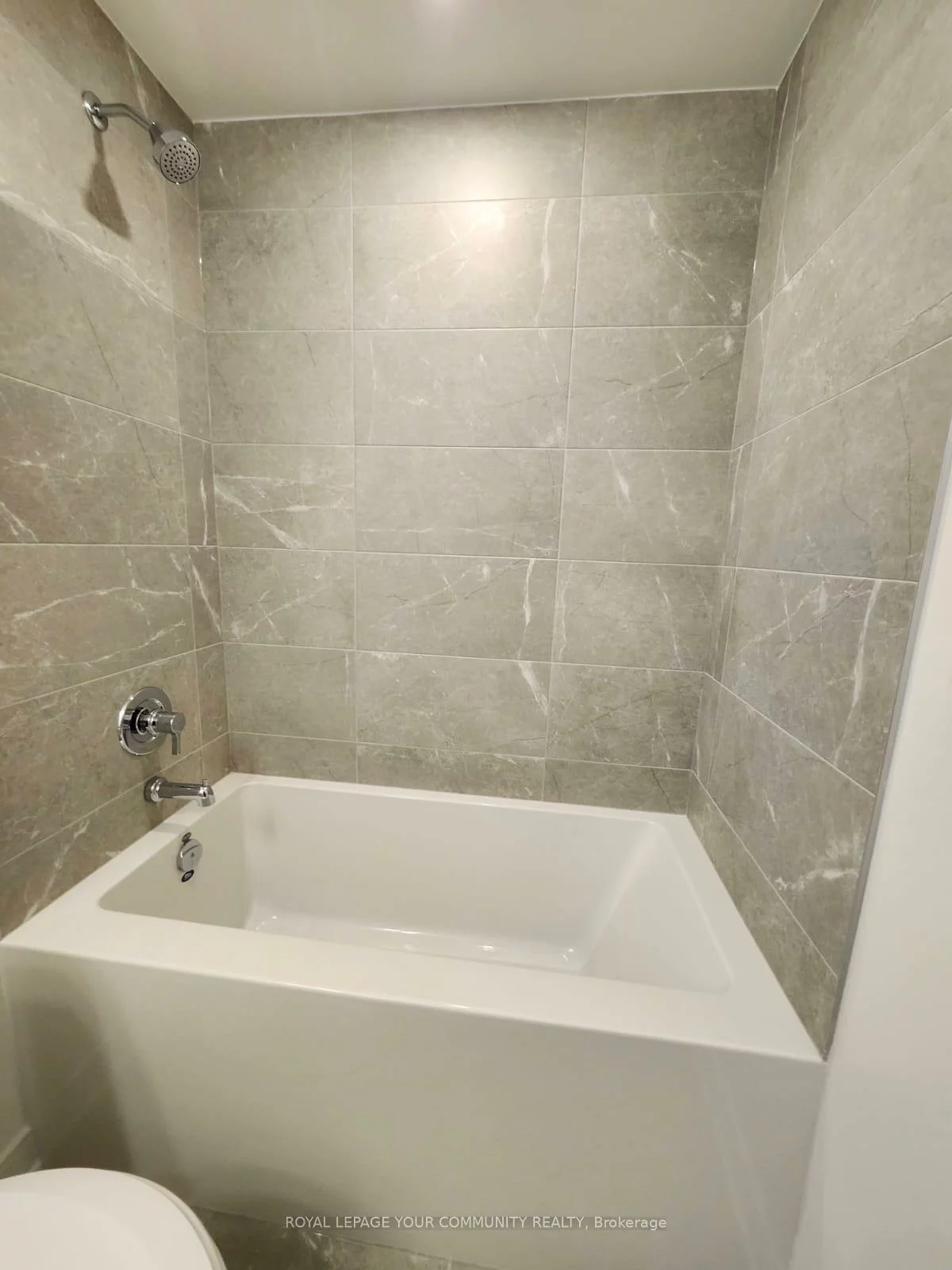 693, Davis, Huron Heights-Leslie Valley, Newmarket