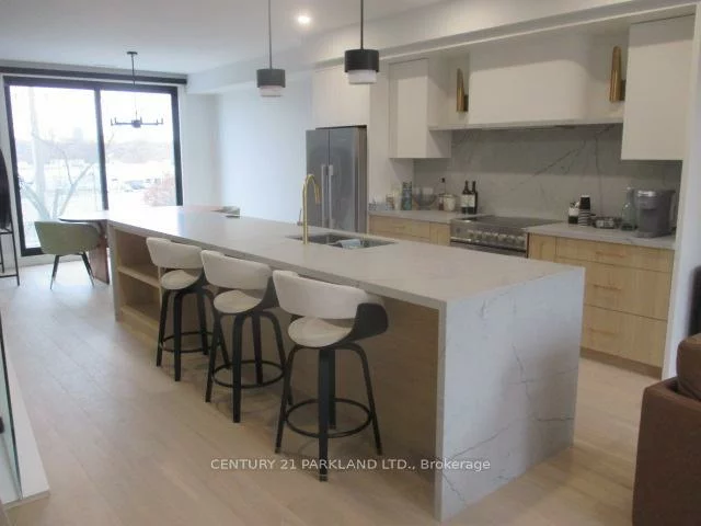 59, Charles, Central Newmarket, Newmarket