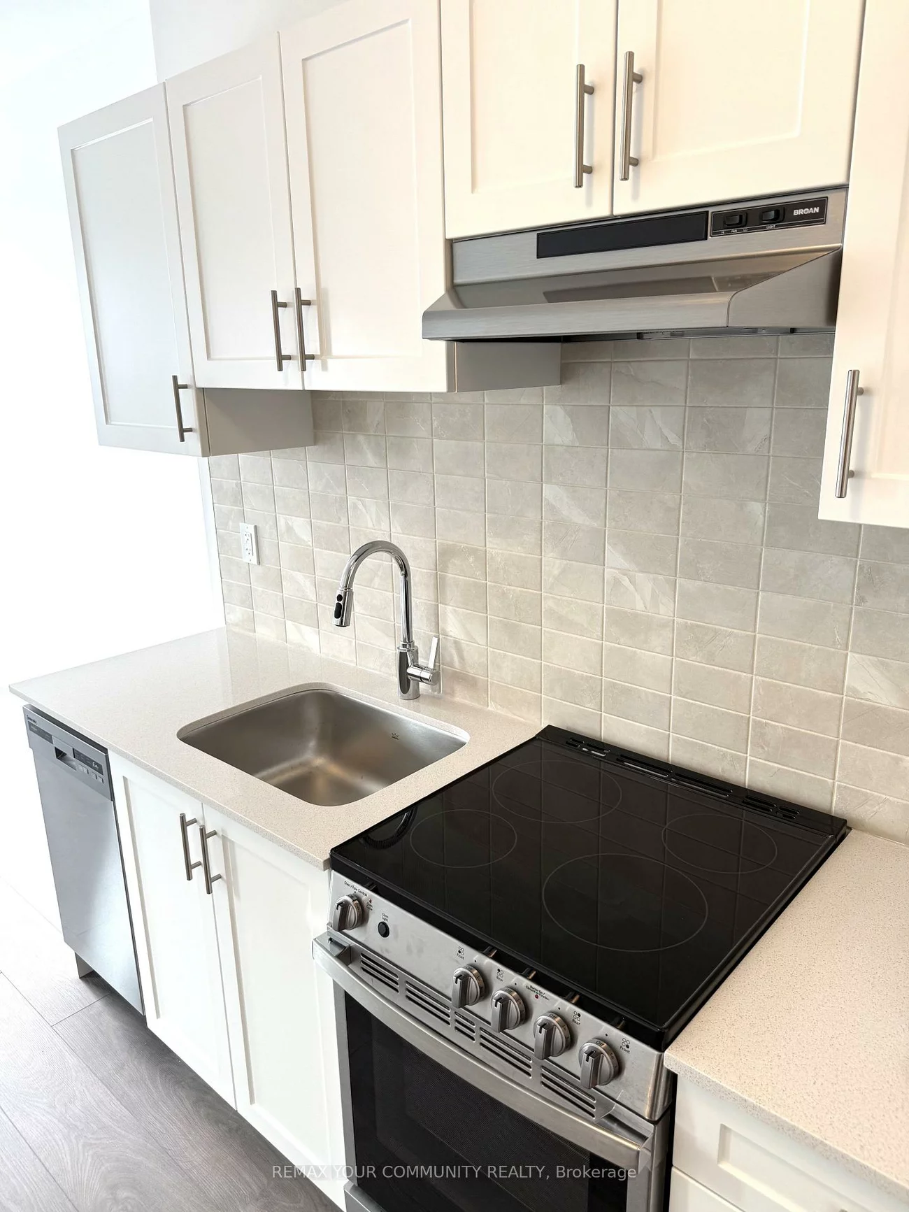 715, Davis, Huron Heights-Leslie Valley, Newmarket