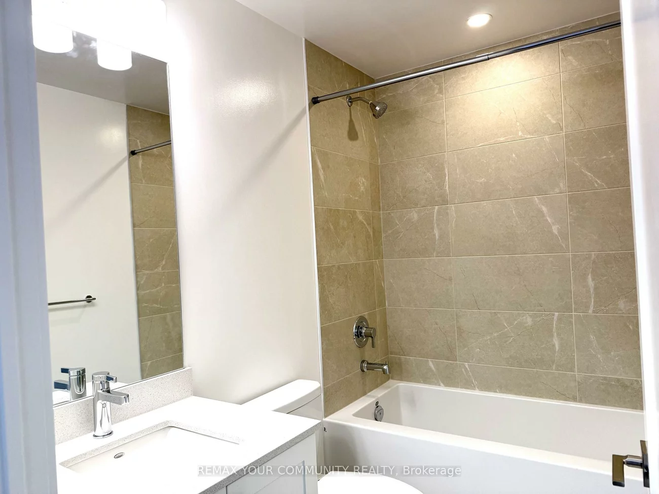 715, Davis, Huron Heights-Leslie Valley, Newmarket