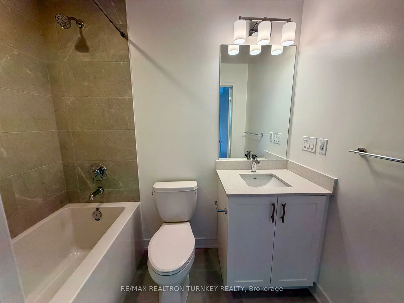 705, Davis, Huron Heights-Leslie Valley, Newmarket