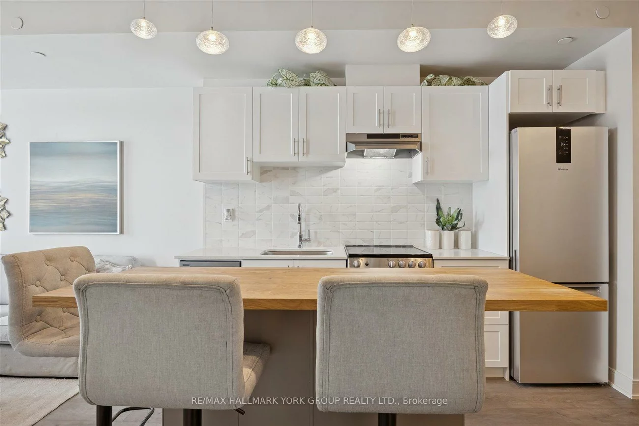 705, Davis, Huron Heights-Leslie Valley, Newmarket