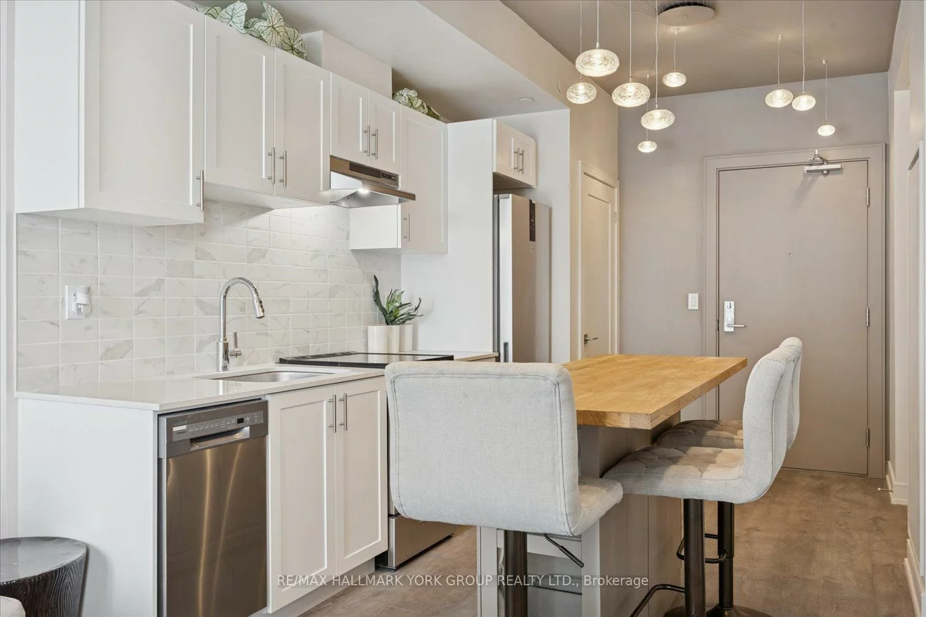 705, Davis, Huron Heights-Leslie Valley, Newmarket