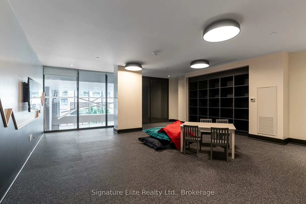 185, Deerfield, Central Newmarket, Newmarket