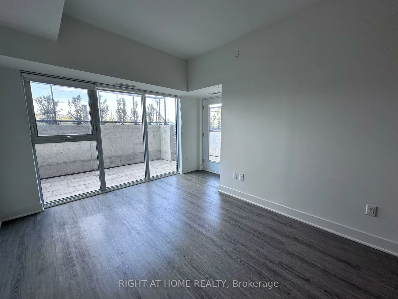 185, Deerfield, Central Newmarket, Newmarket