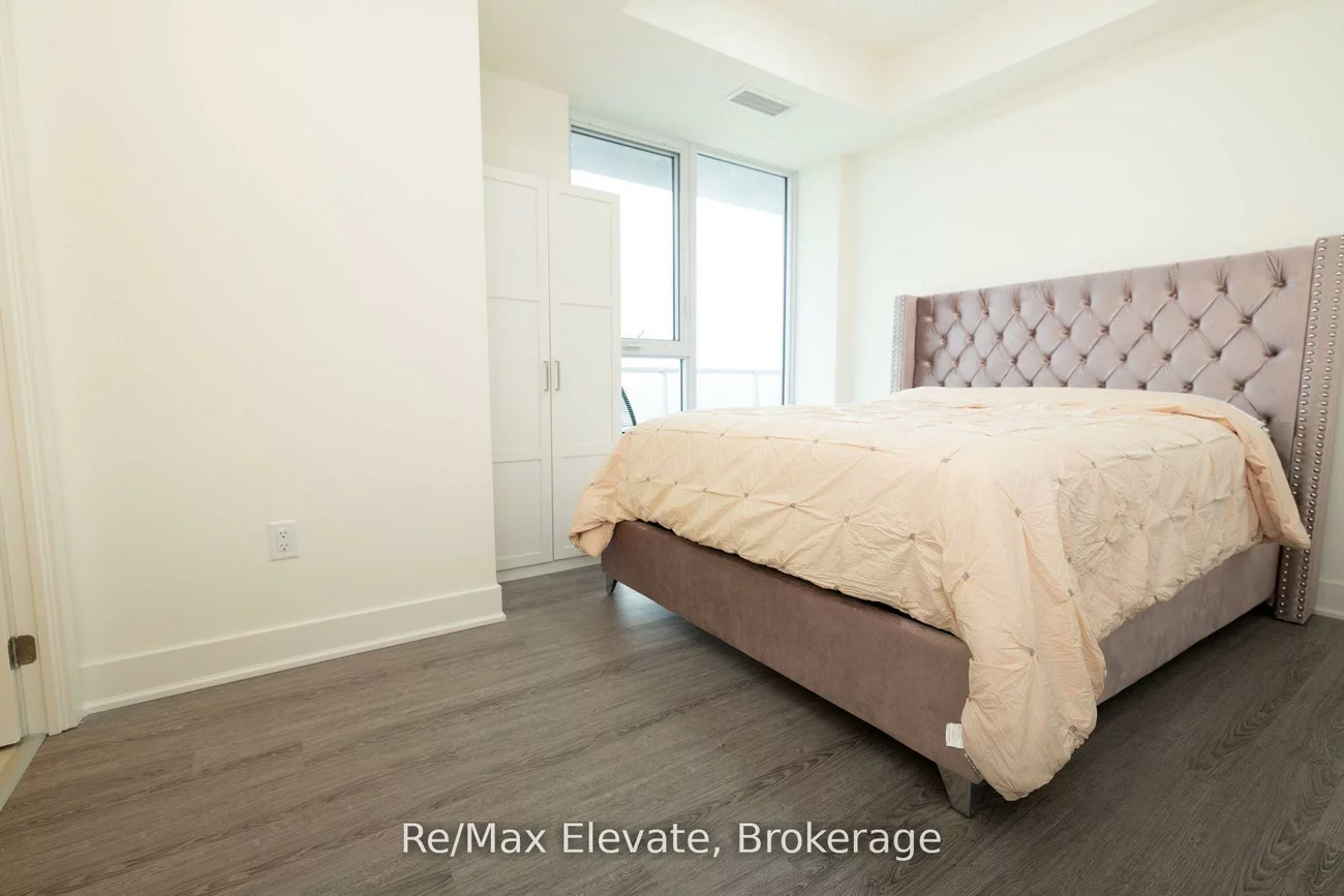 185, Deerfield, Central Newmarket, Newmarket