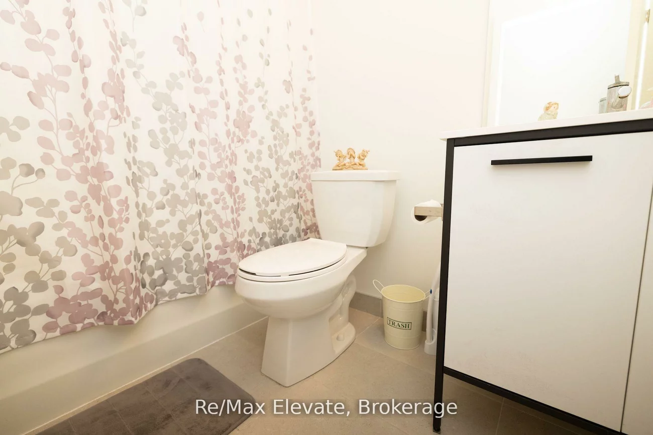 185, Deerfield, Central Newmarket, Newmarket