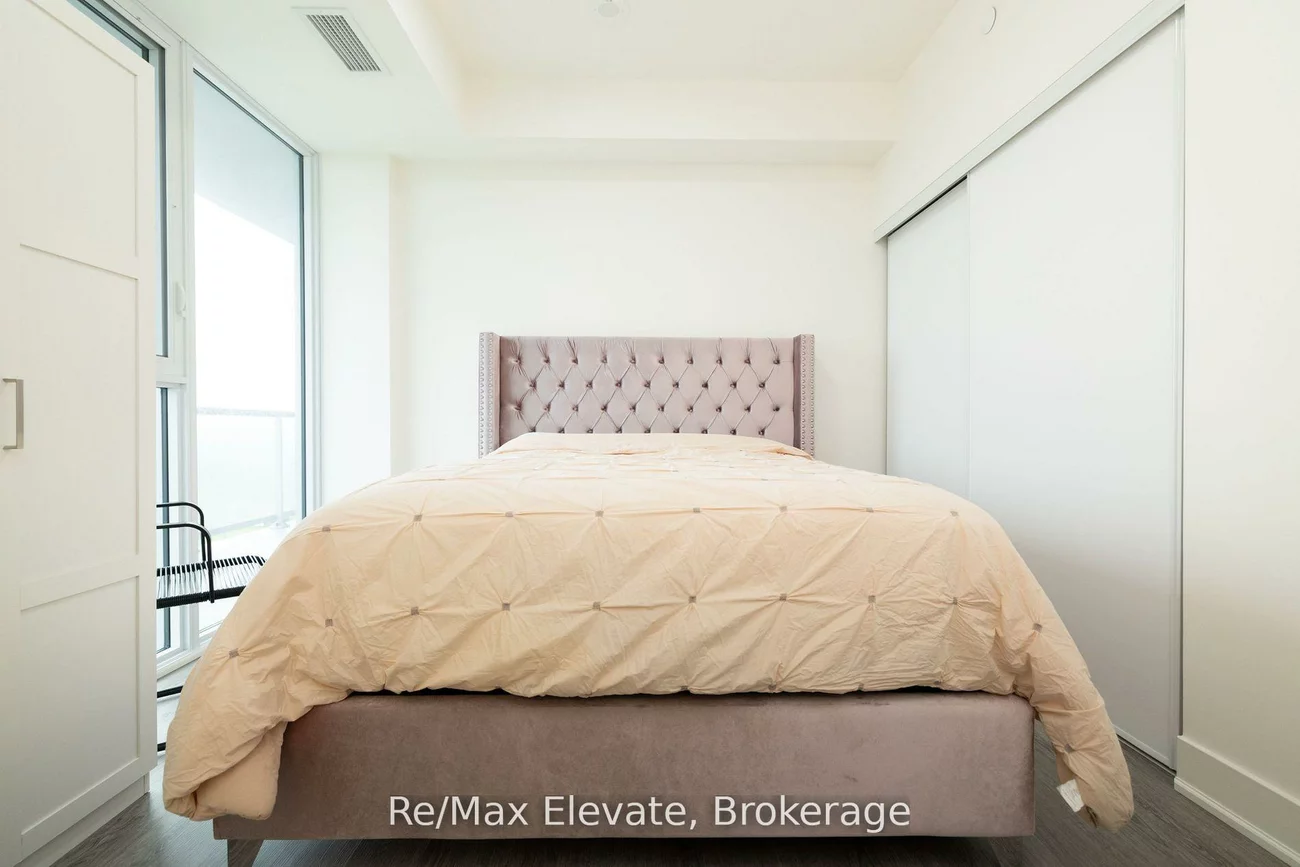 185, Deerfield, Central Newmarket, Newmarket