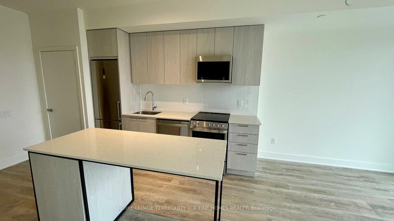 185, Deerfield, Central Newmarket, Newmarket