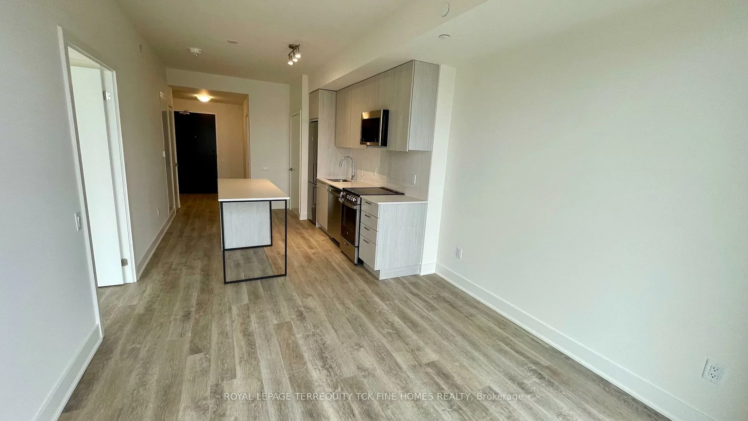 185, Deerfield, Central Newmarket, Newmarket