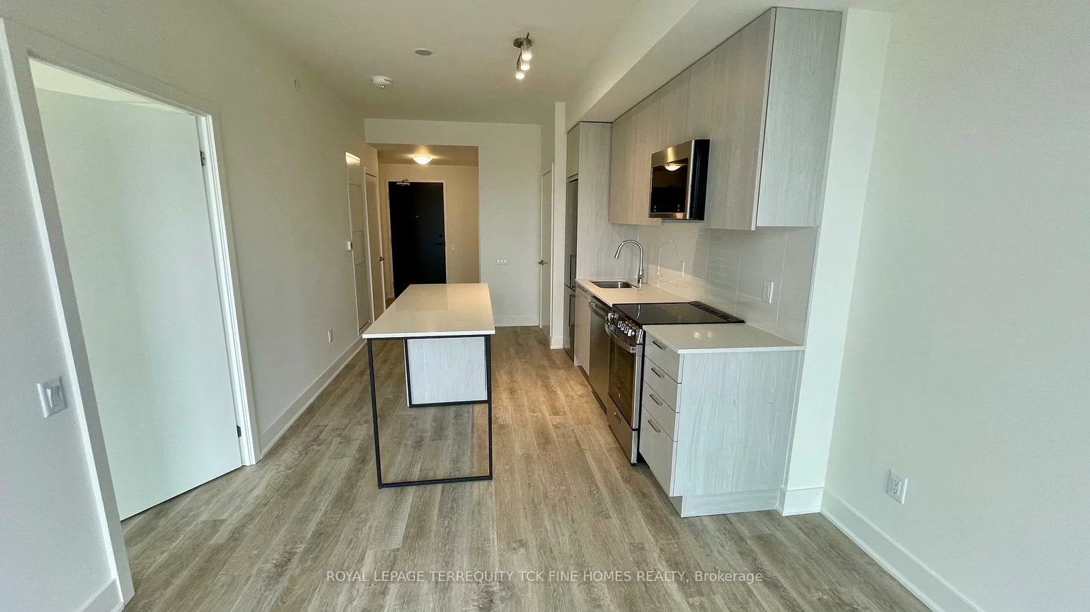 185, Deerfield, Central Newmarket, Newmarket