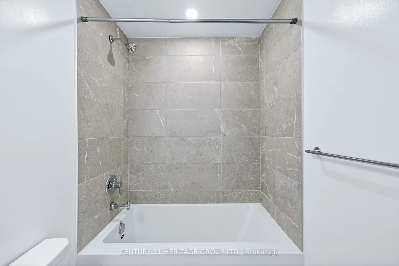 705, Davis, Huron Heights-Leslie Valley, Newmarket