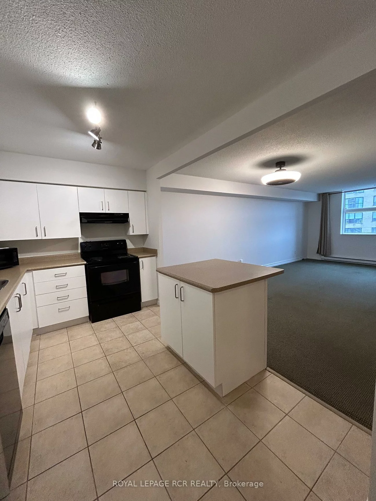 260, Davis, Central Newmarket, Newmarket