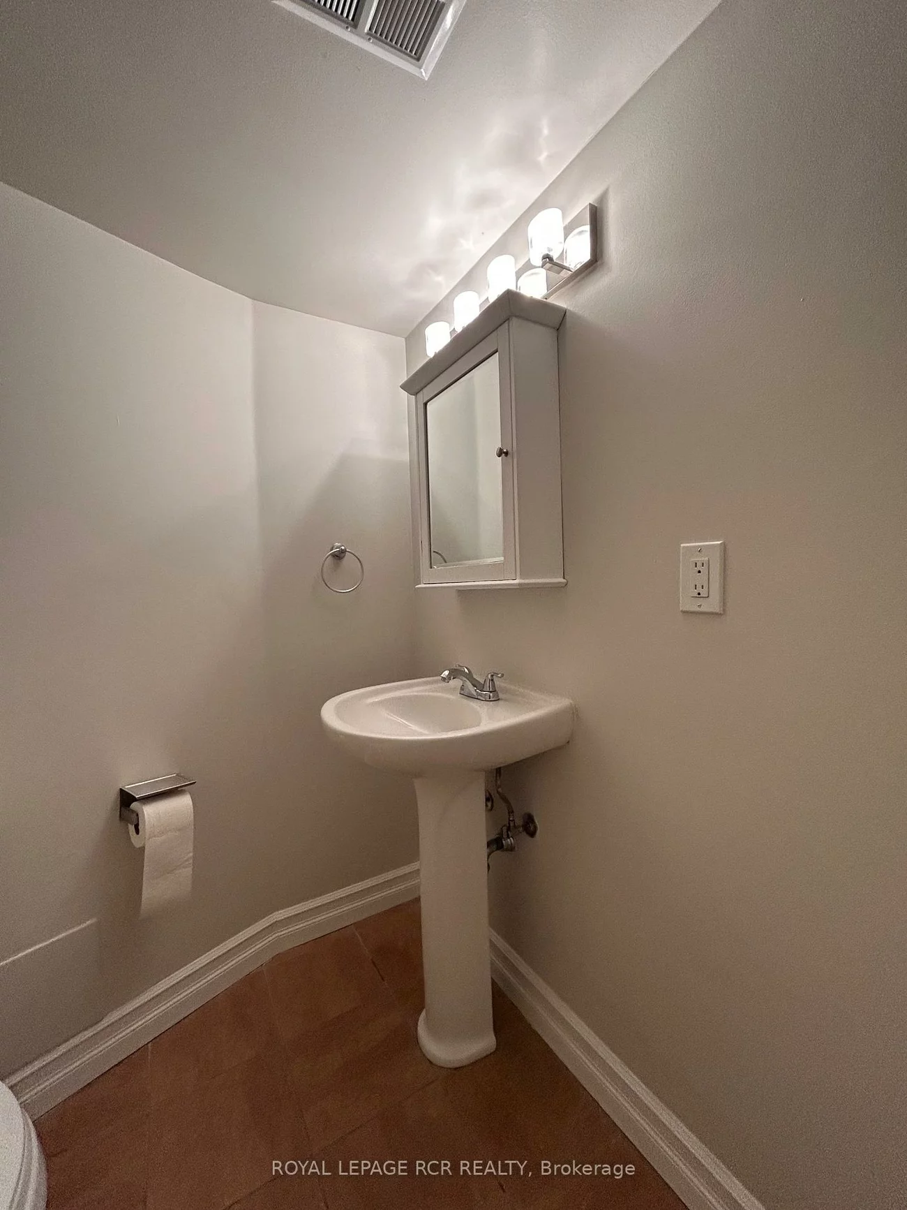 260, Davis, Central Newmarket, Newmarket