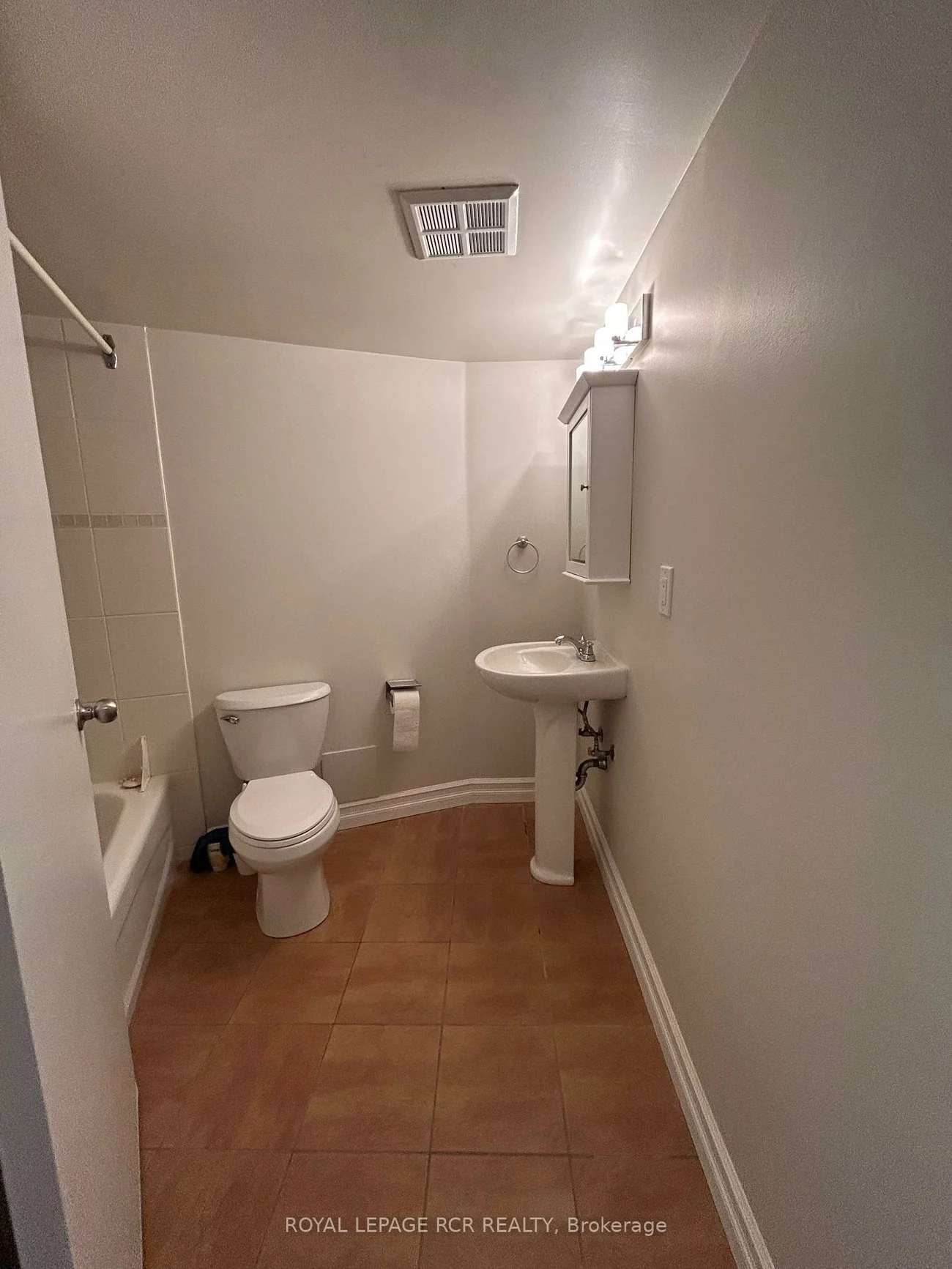 260, Davis, Central Newmarket, Newmarket