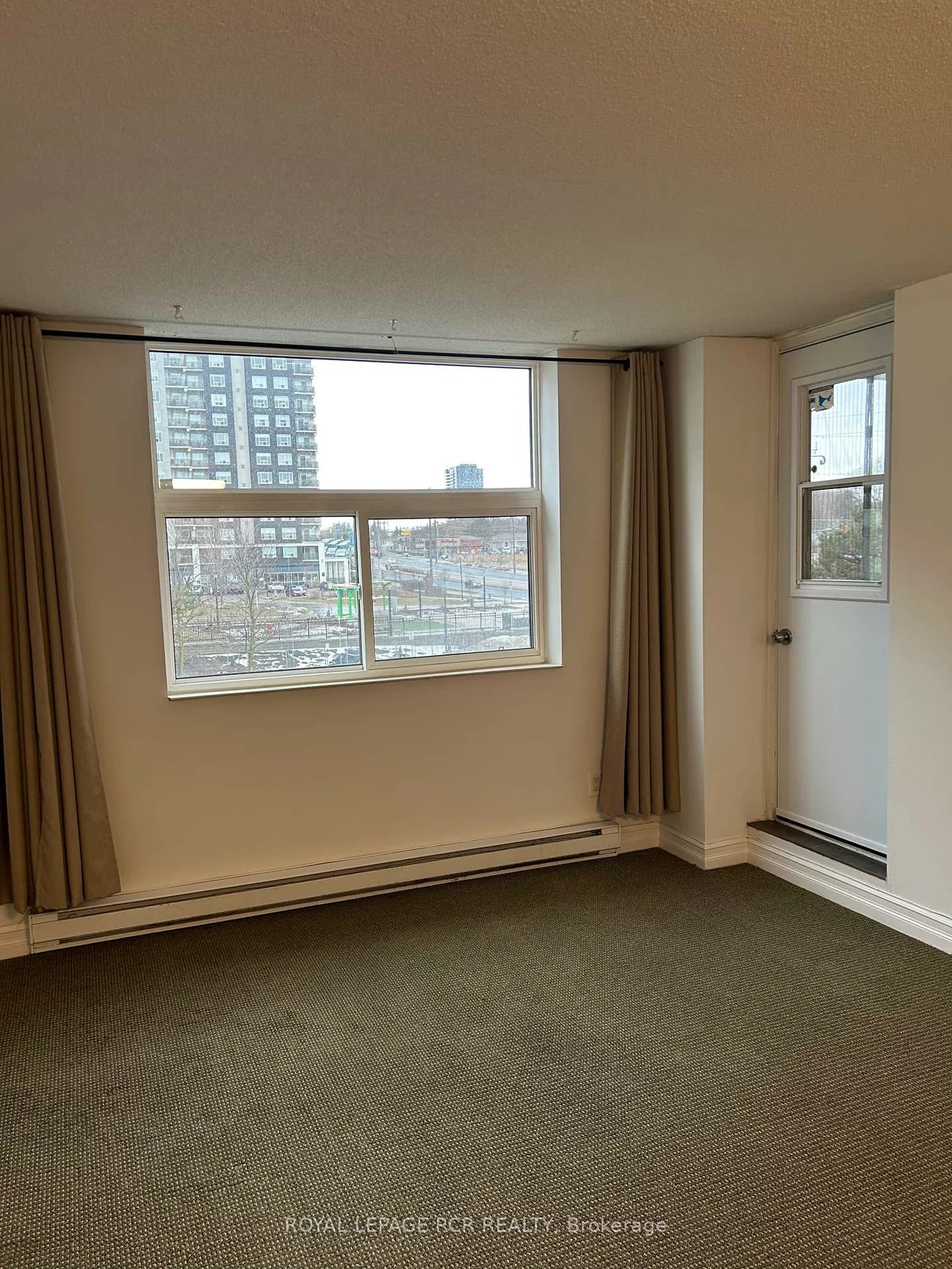 260, Davis, Central Newmarket, Newmarket