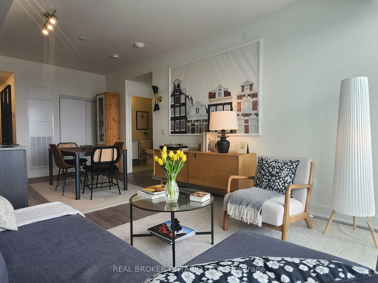 185, Deerfield, Central Newmarket, Newmarket