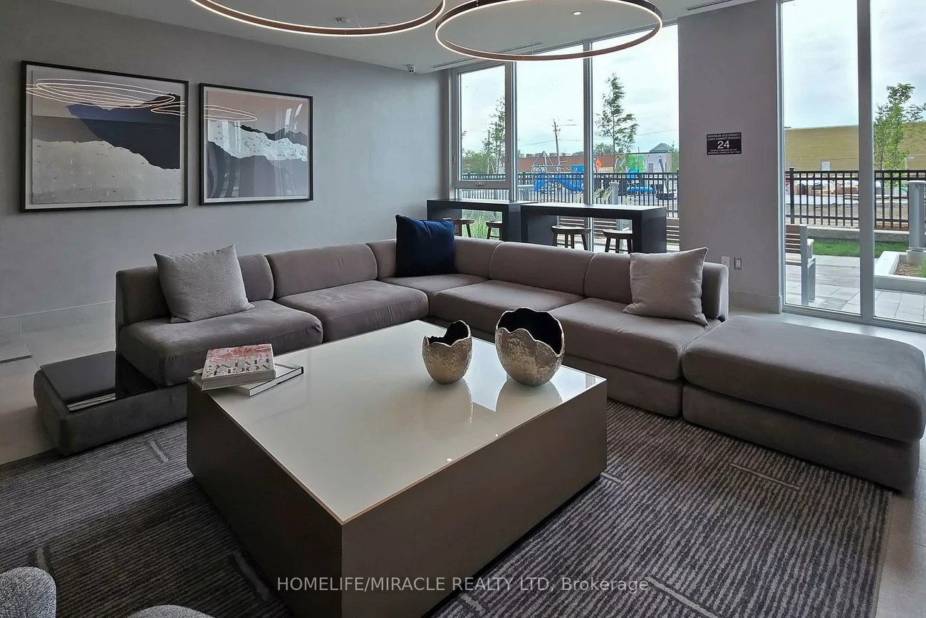 185, Deerfield, Central Newmarket, Newmarket