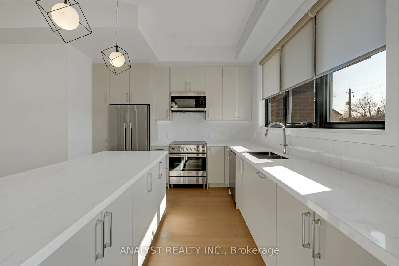 59, Charles, Central Newmarket, Newmarket