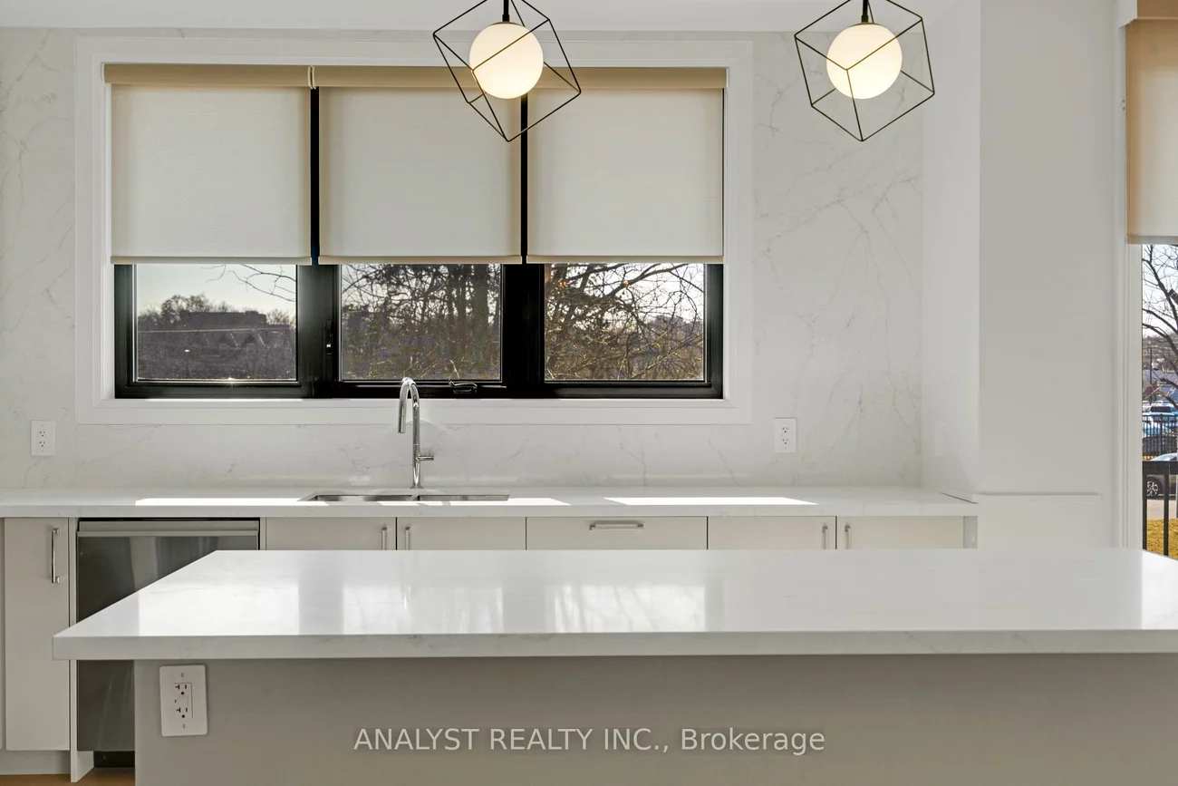 59, Charles, Central Newmarket, Newmarket