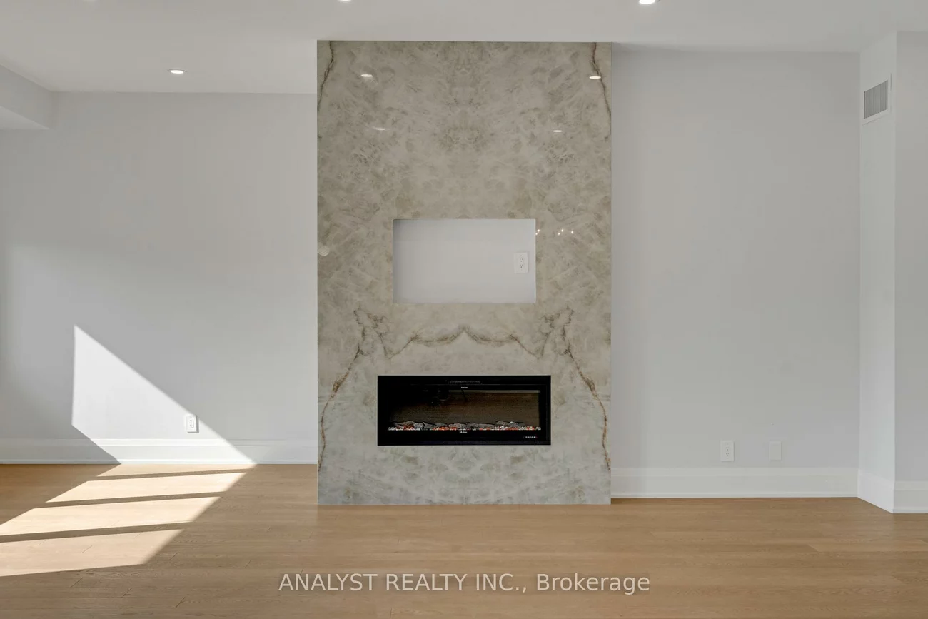 59, Charles, Central Newmarket, Newmarket