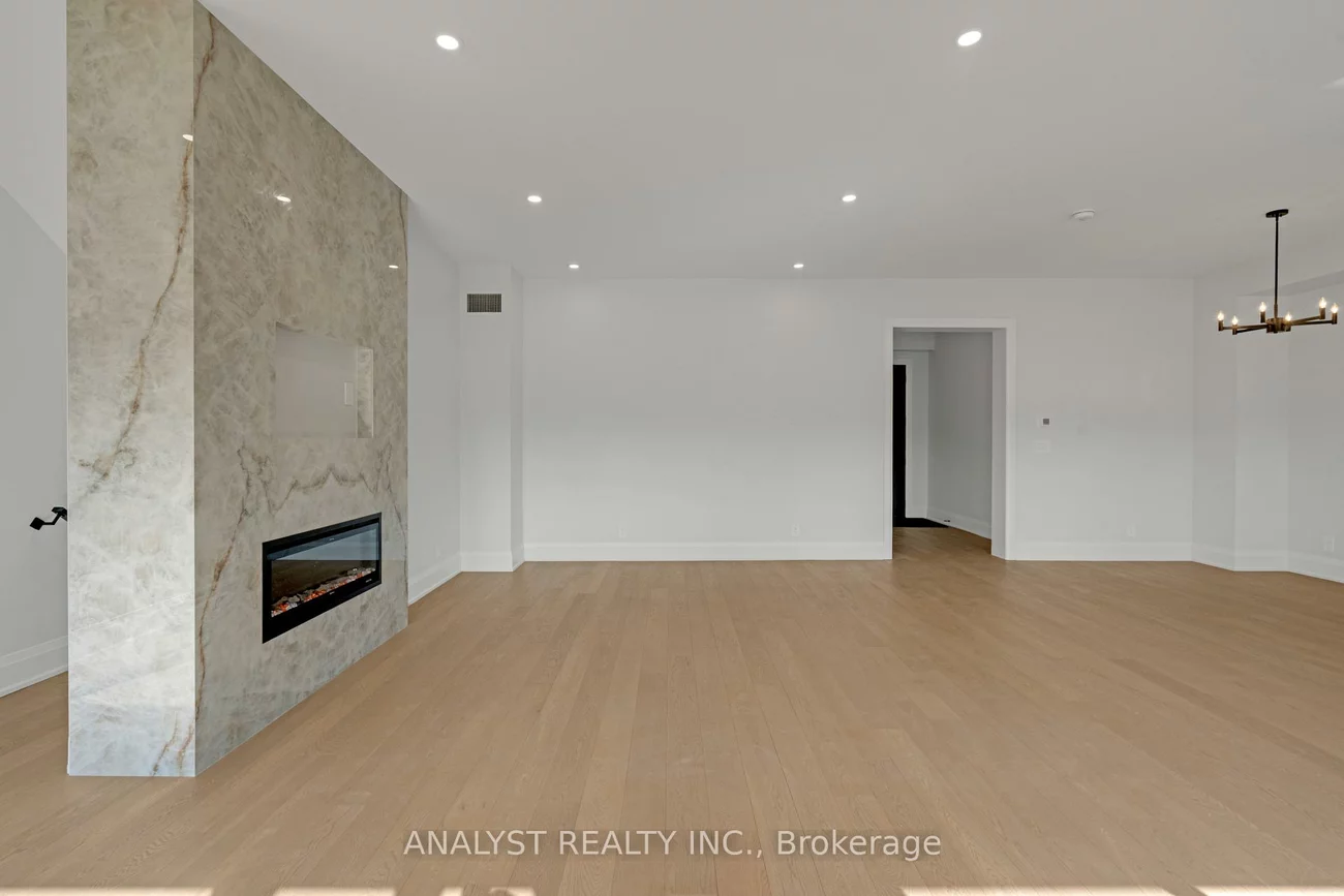 59, Charles, Central Newmarket, Newmarket