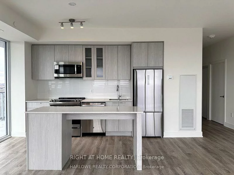 185, Deerfield, Central Newmarket, Newmarket