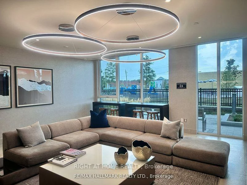 185, Deerfield, Central Newmarket, Newmarket