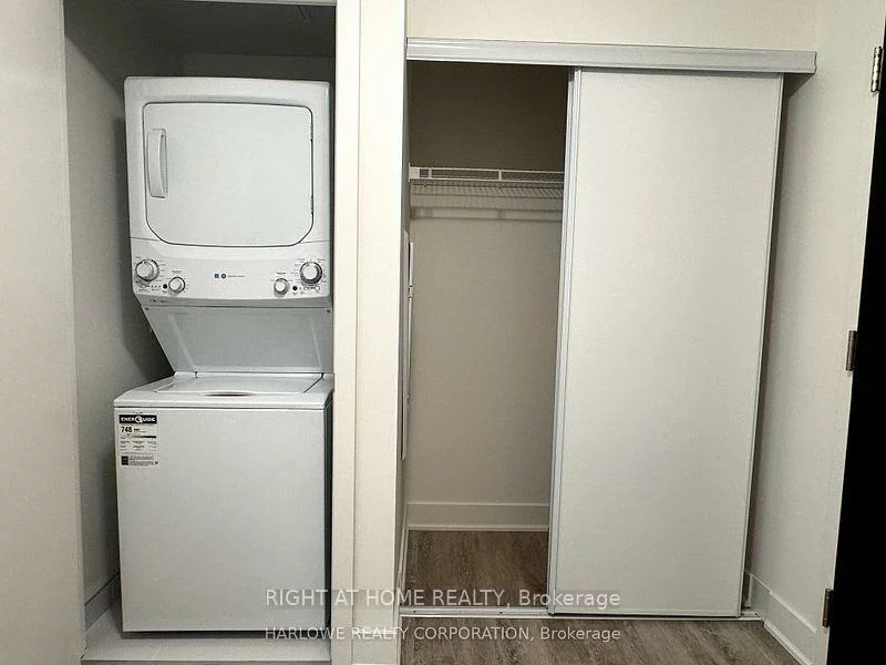 185, Deerfield, Central Newmarket, Newmarket