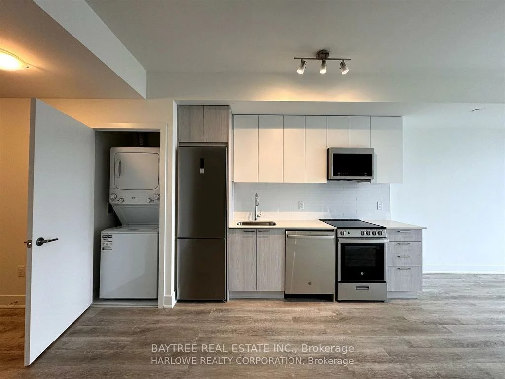 185, Deerfield, Central Newmarket, Newmarket